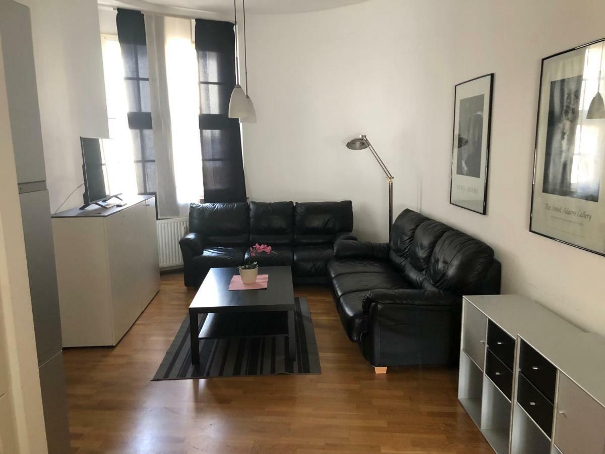 Ferienwohnung Mitten In Висбаден Екстериор снимка