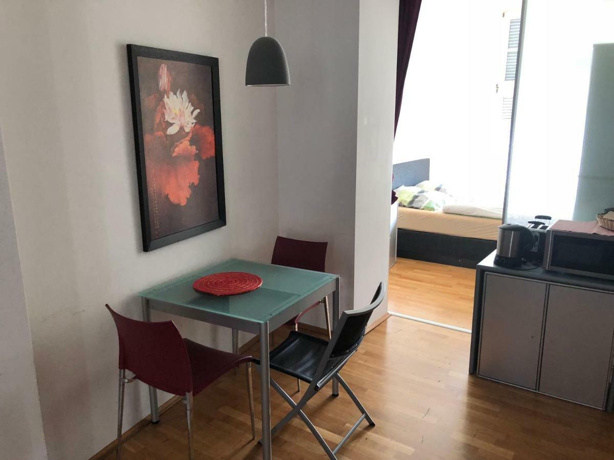 Ferienwohnung Mitten In Висбаден Екстериор снимка